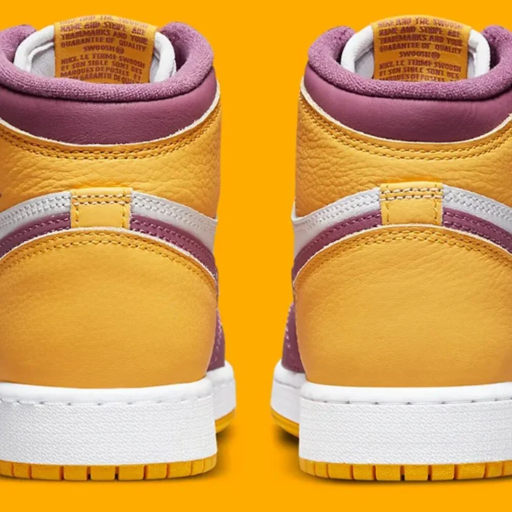 Nike Men's Air Jordan 1 Retro High OG Sneaker - Picture 3 of 5